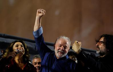 Luiz Inácio Lula da Silva celebra el resultado electoral