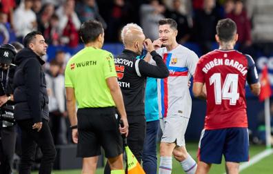 Lewandowski repitió en varias ocasiones al cuerpo arbitral el gesto de llevarse el dedo a la nariz