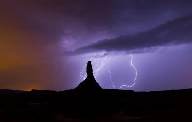 High voltage, del guipuzcoano Iker Aizkorbe Agirre, se ha alzado con el primer premio del XV Concurso Fotográfico Conocer Navarra