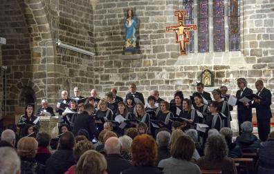 La iglesia de capuchinos de Sangüesa se llenó para presenciar el concierto de la Coral Nora