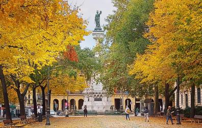 Ambiente otoñal estos días en el Paseo Sarasate de Pamplona