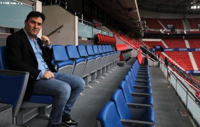 Braulio Vázquez, sentado en el palco en El Sadar, donde suele ver los partidos