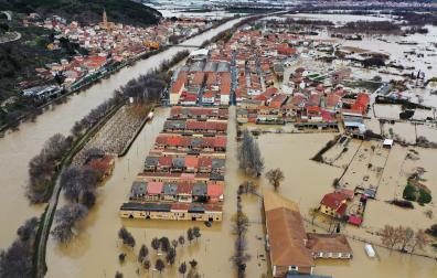 Vista aérea de Funes el 11 de diciembre de 2021, donde buena parte de sus calles quedaron anegadas por el desbordamiento del río Arga, generando daños en decenas de viviendas