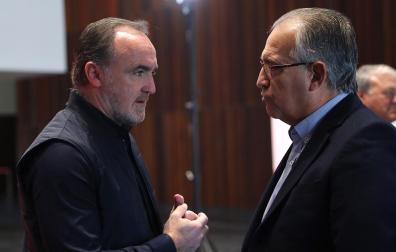 Javier Esparza conversa con Enrique Maya en el último Día del Partido de UPN, celebrado el 27 de noviembre
