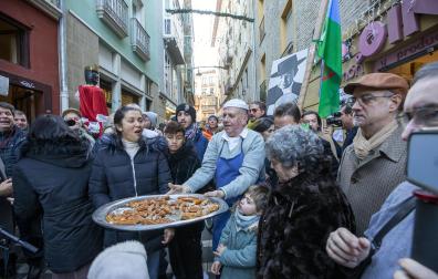 Celebración del 150 aniversario de la churrería La Mañueta en Pamplona.