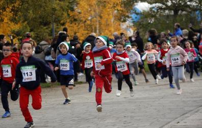 Participantes en la XI Carrera Infantil de la Navidad de Asvona