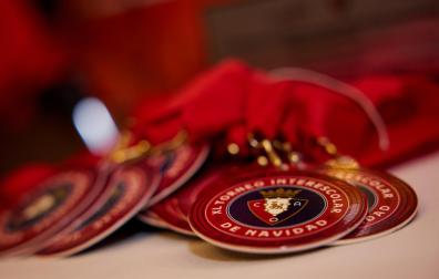Medallas que reciben los participantes del Torneo Interescolar de Navidad de la Fundación Osasuna