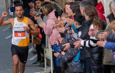 Abdelkader Al Gham celebra su primer puesto en la San Silvestre de Lerín