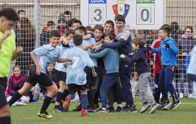 A* Jesús Garzaron
T* Torneo interescolar de fútbol. Liceo Monjardín vs San Miguel de Noáin
F* 2023_01_02
L* Tajonar