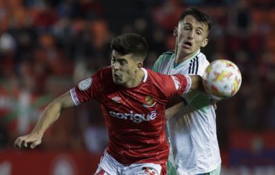 Quintanilla y Budimir, en el partido Nàstic-Osasuna de Copa del Rey