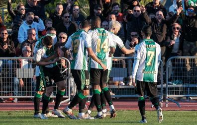 Los jugadores del Betis celebran uno de los tantos marcados al Ibiza Islas Pitiusas.