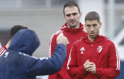 Darko Brasanac y Kike García, en el entrenamiento de este domingo