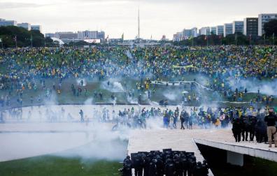Partidarios del expresidente Bolsonaro se manifiestan contra el presidente Lula da Silva en Brasilia