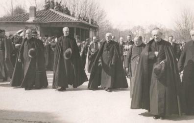 La fotografía que recoge el recibimiento a la reliquia en 1941