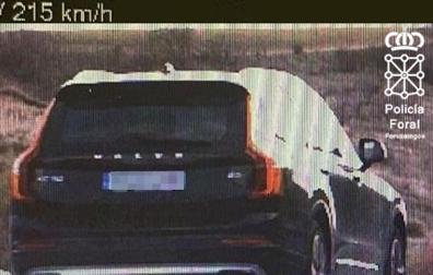 Vehículo captado a 215 km/h por la AP15