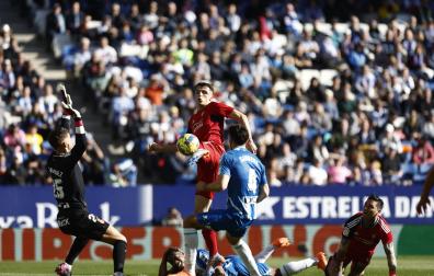 Budimir remata en la jugada del gol
