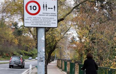 Aspecto actual de la Cuesta de Beloso, donde comparten espacio peatones y ciclistas.