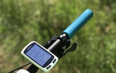 La terminal de una aplicación para ciclistas, en el manillar de la bici