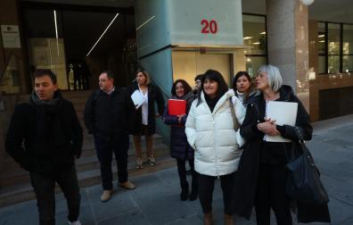 Los representantes sindicales tras la reunión con Salud