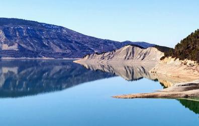 Los embalses de Navarra siguen aumentando su reserva de agua, aunque de forma leve esta semana. En la imagen, el embalse de Yesa el pasado 11 de febrero