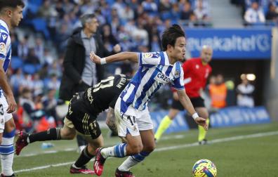 Take Kubo conduce el balón en el encuentro ante el Celta