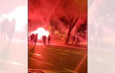 Imagen del momento de las cargas policiales en las inmediaciones de El Sadar.