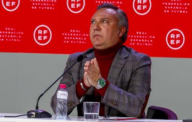 El presidente del Comité Técnico de Árbitros, Luis Medina Cantalejo, durante su comparecencia este jueves, 2 de marzo, en la Ciudad de Las Rozas.