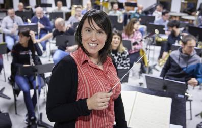 Isabel González Villar, unos instantes antes de comenzar el martes el primero de los tres ensayos con los músicos de La Pamplonesa para el concierto del 21 de marzo