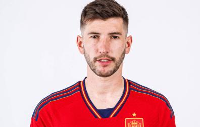 David García posa con la camiseta de España