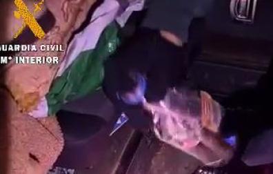 El vehículo fue registrado por los agentes tras observar una conducción irregular
