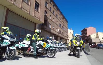 Dispositivo de motoristas de la Guardia Civil de Tráfico con motivo de la etapa de la Itzulia en Viana