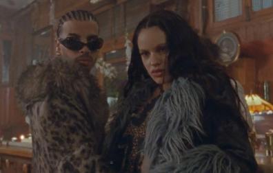 Rauw Alejandro y Rosalía, en una imagen del videoclip de 'Vampiros'