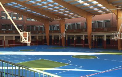 Patio del colegio La Salle de Sestao en el que ha fallecido un niño de 12 años tras sufrir un balonazo