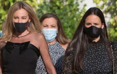 Ana Obregón y Carolina Monje, en una foto del funeral de Aless Lequio
