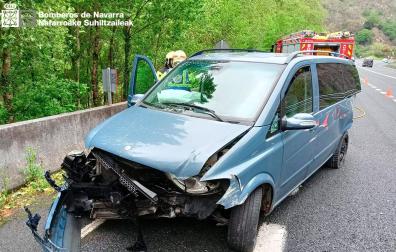 Así quedó el coche tras la salida de vía