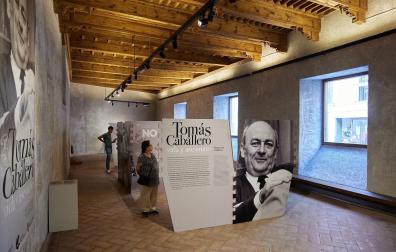 Imagen de la inauguración de la exposición ‘Tomás Caballero. Vida y asesinato’, en el Palacio del Condestable de Pamplona.