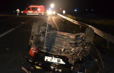 Estado en el que ha quedado el coche que conducía el conductor fallecido en el accidente de Arguedas