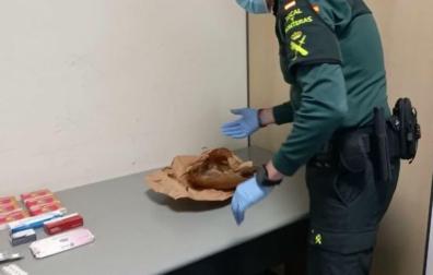 Vídeo de la droga y el pescado en mal estado incautado en el aeropuerto de Noáin