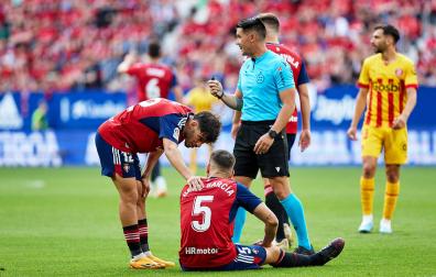 David García en el suelo de El Sadar tras lesionarse