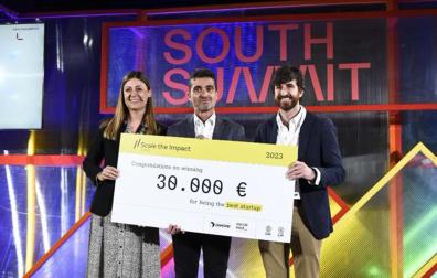 Entrega del premio a Nucaps en el marco del ‘Demo Day’ del programa 'Scale the impact' en el marco de South Summit Madrid 2023