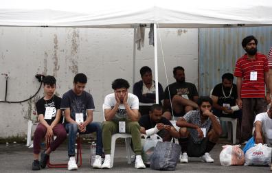 Migrantes trasladados a Kalamata tras su rescate