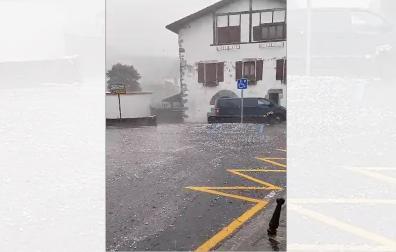 Riadas de agua y granizo en Etxala