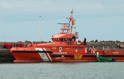 Imagen de un barco de Salvamento Marítimo