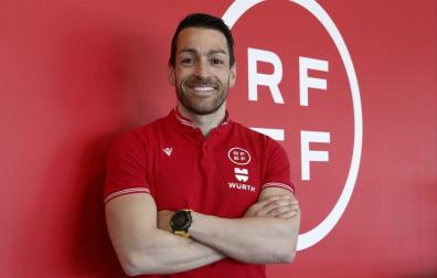 Eduardo Prieto Iglesias posa en las instalaciones de la Federación Española de Fútbol de Las Rozas