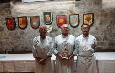 Miembros de la sociedad Napardi que entrega el Gallico de Oro