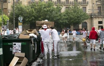 La lluvia llega a Pamplona pero no frena las ganas de fiesta