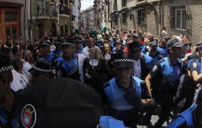 Tensión en la calle Curia