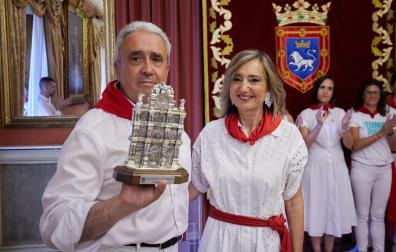 La acaldesa Cristina Ibarrola junto al francés Yves Ugalde