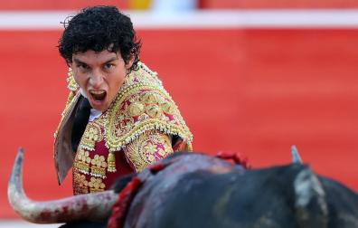 El mexicano Isaac Fonseca, triunfador de la tercera corrida de toros de San Fermín