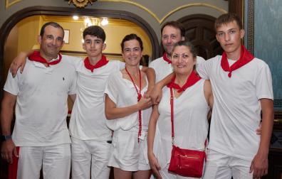 Desde la izquierda: Gaizka Nicuesa, Mateo Nicuesa Ursúa, Ana Ursúa, Pachi Ciriza, Mila Sánchez y Marcos Ciriza Sánchez